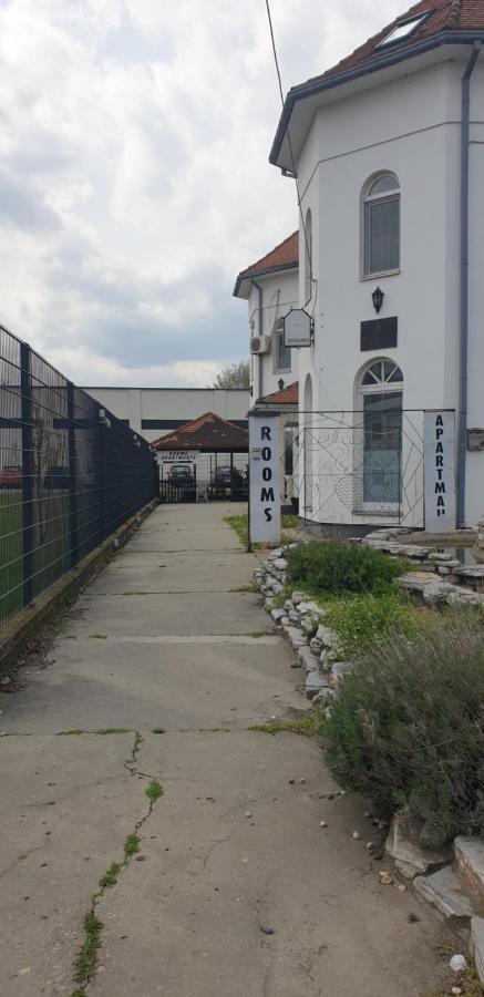 Apartmani Diksi Zrenjanin Eksteriør billede